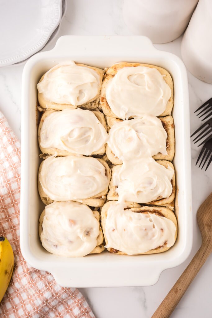 cinnamon rolls with cream cheese